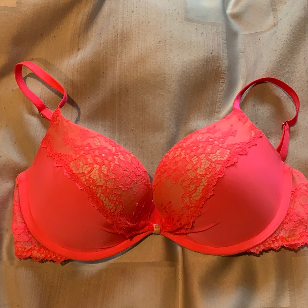 Victoria’s Secret push up bra (32d)